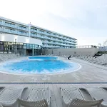 Apartment Family With Gym And Swimming Pool By Renters Prestige *