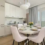 Апартаменты Family With Gym And Swimming Pool By Renters Prestige