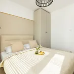 Family With Gym And Swimming Pool By Renters Prestige Апартаменты *