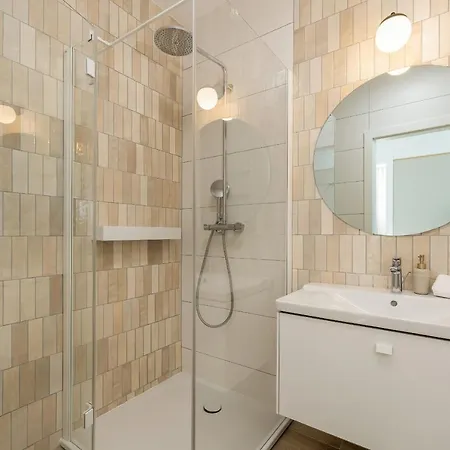 Family With Gym And Swimming Pool By Renters Prestige *