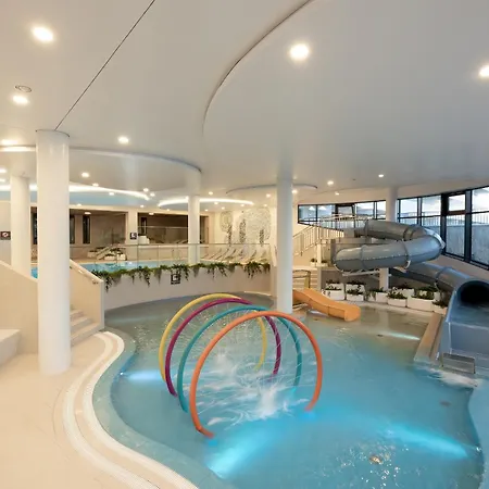Family With Gym And Swimming Pool By Renters Prestige Апартаменты